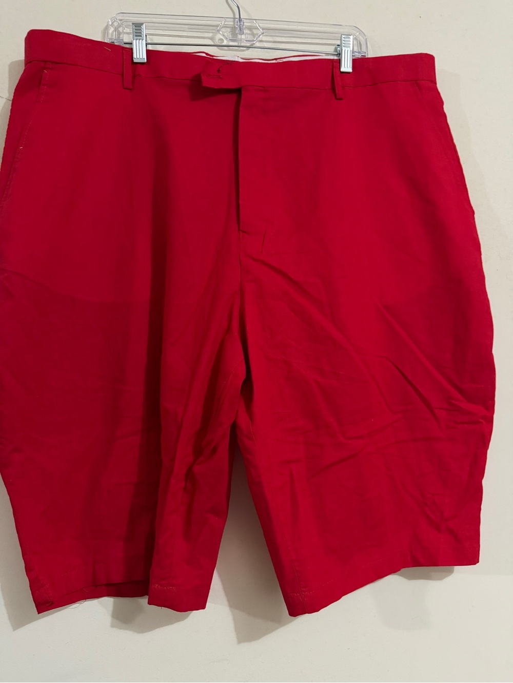 Men's Flat-Front Red Shorts - Classic Casual Style